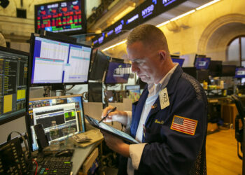 Dow rallies 600 points after markets fell 7 weeks in a row