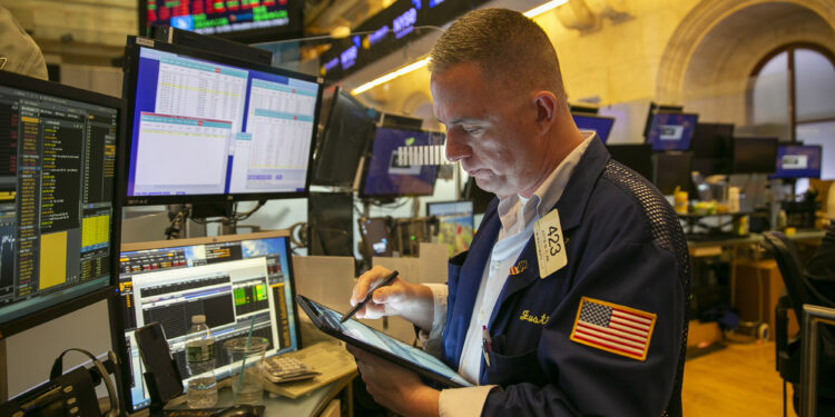 Dow rallies 600 points after markets fell 7 weeks in a row