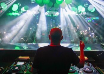 The Wall Street banking titan deejayed at BottleRock Napa on Sunday.