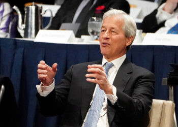 JPMorgan shareholders reject special payout to Jamie Dimon
