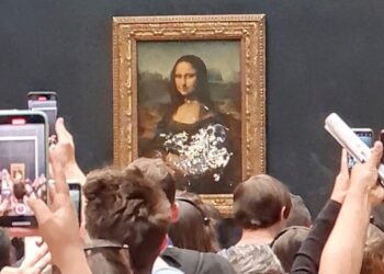 Mona Lisa vandalized