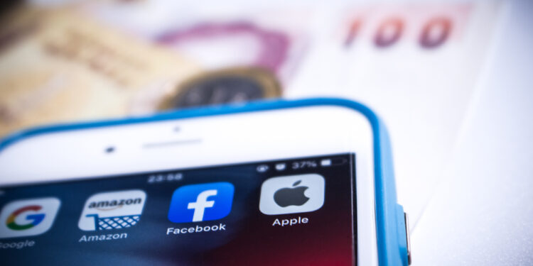 Apple, Google face UK probe over browser dominance