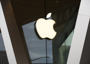 Apple workers at Maryland store vote 2-1 to unionize