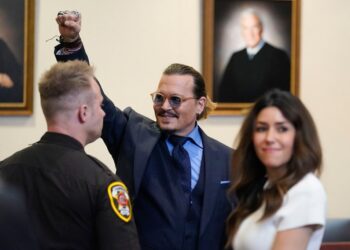 Actor Johnny Depp gestures to spectators in court after closing arguments at the Fairfax County Circuit Courthouse in Fairfax, Va., Friday, May 27,