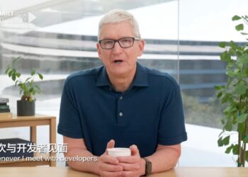 Cook was effusive in his praise for China's 5 million-strong community of registered app developers.