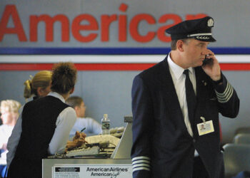 American Airlines pilots getting triple pay after scheduling snafu