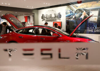 Feds probe Tesla crash that killed motorcyclist in Utah