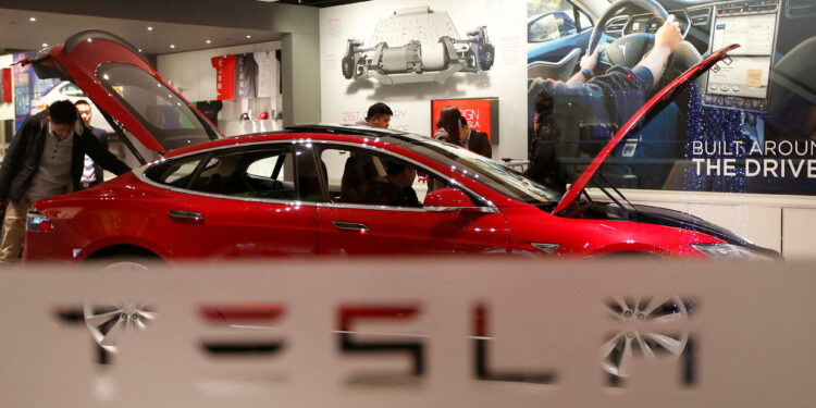 Feds probe Tesla crash that killed motorcyclist in Utah