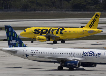 Frontier Airlines seeks delay on vote to merge with Spirit