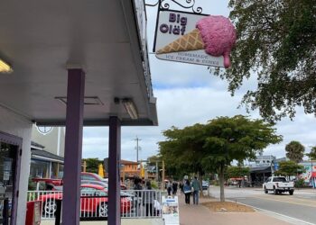 A Big Olaf ice cream parlor.