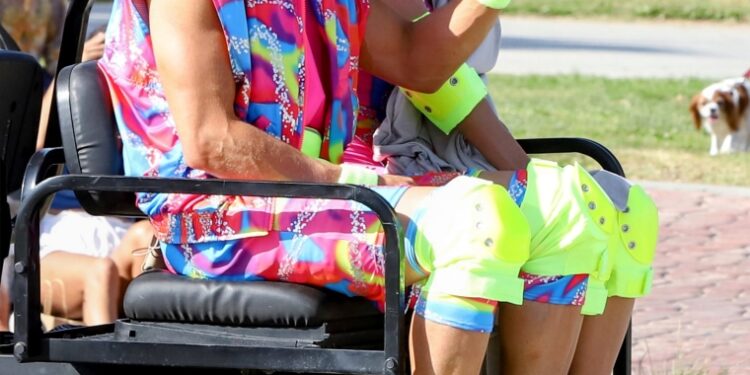 Ryan Gosling seen in tandem rollerblading with Margot Robbie in matching neon outfits on set of Barbie.
27 Jun 2022
Pictured: Margot Robbie and Ryan Gosling.
Photo credit: APEX / MEGA
