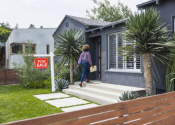 Mortgage demand hits 22-year low during inflation, interest surge