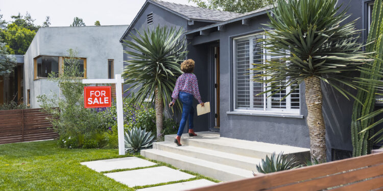 Mortgage demand hits 22-year low during inflation, interest surge