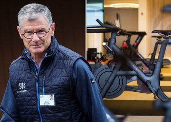 Peloton to outsource manufacturing, continues to slash costs