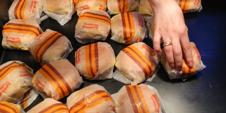 Russian customers of Vkusno & Tochka posted photos online showing menus that didn't offer fries or potato wedges.