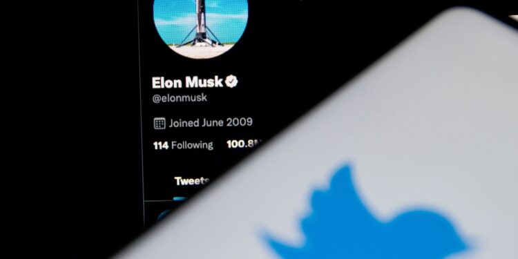 Smartphone screen with Elon Musk's Twitter