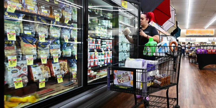 US GDP sinks 0.9% in second quarter, signaling possible recession