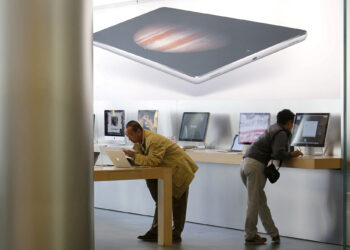 Apple suppliers to make Watch, MacBook in Vietnam: report