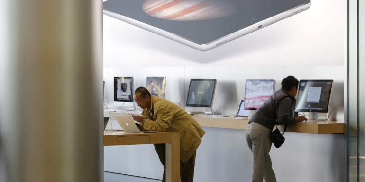 Apple suppliers to make Watch, MacBook in Vietnam: report