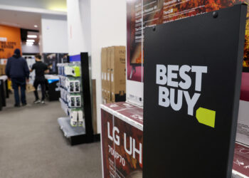Best Buy cuts hundreds of store jobs to shave costs: report