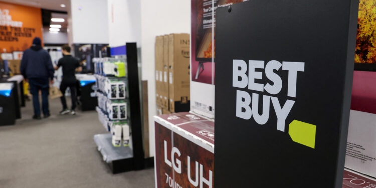 Best Buy cuts hundreds of store jobs to shave costs: report