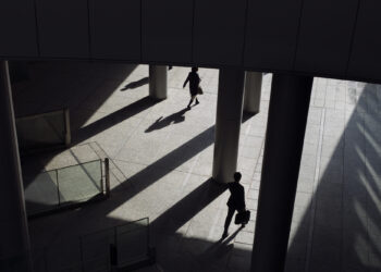 Fewer Americans are switching to new jobs, NY Fed survey shows