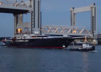 Bezos' yacht was relocated in the dead of night -- most likely in order to avoid drawing attention, according to locals.