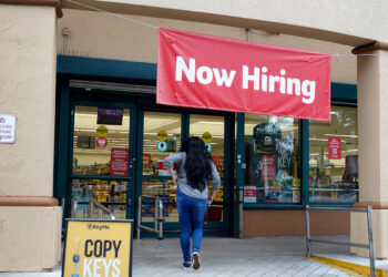 Jobless claims rise again, hit highest level since November
