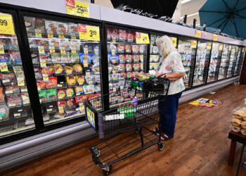 Key inflation gauge watched by Fed shows prices eased in July