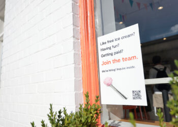 US jobless claims plunge to five-month low despite Fed rate hikes