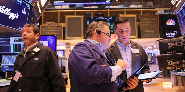 Dow climbs again as Wall Street rallies for 2nd straight day