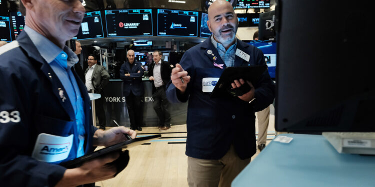 Dow rallies more than 500 points; Amazon shares plummet