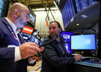 Dow rallies on hopes of smaller Fed rate hikes