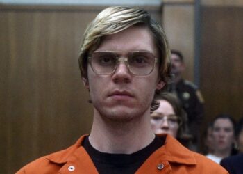 evan peters as dahmer