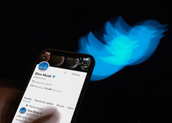 Twitter locks staff stock accounts ahead of potential deal