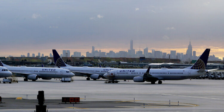 United to halt JFK service as airline battles FAA to add more flights