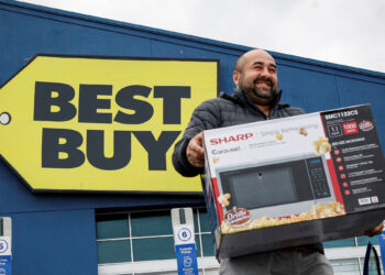 Best Buy shares soar on upbeat holiday sales forecast