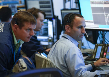 Dow shoots up nearly 800 on better-than-expected inflation report