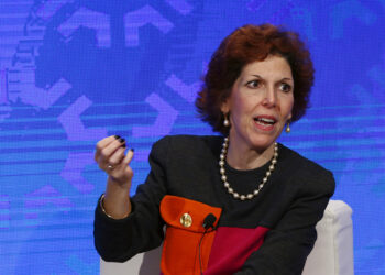 Fed's Loretta Mester supports smaller rate hike in December