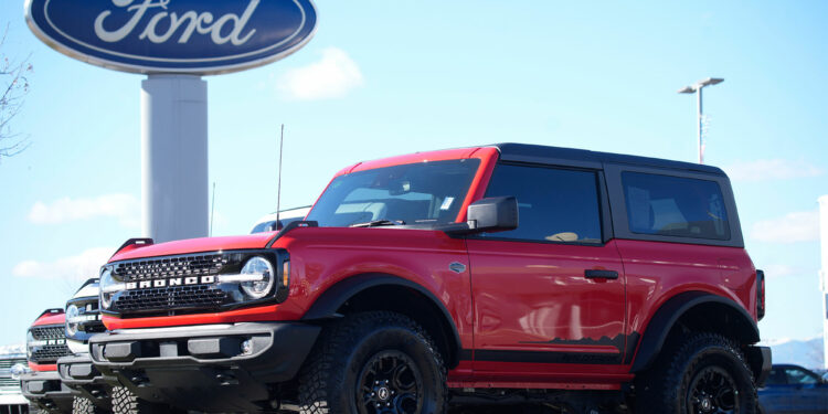 Ford recalls 518K SUVs in US over possible fuel leak, fire risk