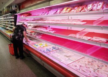 Meat producers are warning about a "recession" due to droughts shrinking cattle herd sizes.