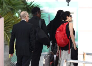 Bankman-Fried's parents arriving at court.