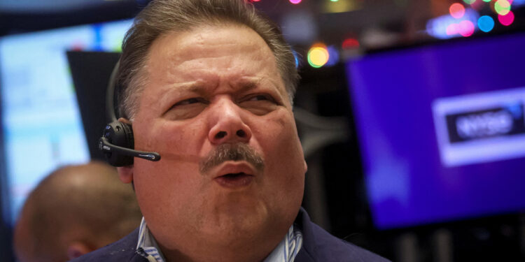 Dow, stocks tumble despite signs of easing inflation