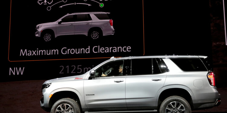 GM recalls 740,000 trucks, SUVs over headlight issue