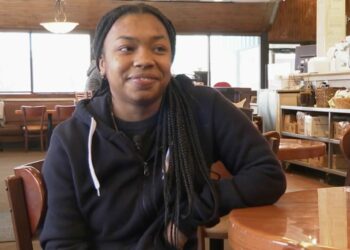 Kansas diner server gets $2,200 tip just in time for Christmas