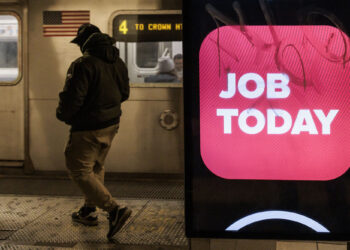 Jobless claims rise by 2,000 as labor market stays tight