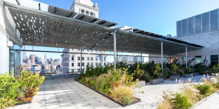 Employees at Zero Irving can enjoy the building's many amenities, including a large, landscaped roof deck.