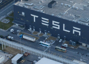 Tesla shuts down Shanghai plant as COVID cases in China surge