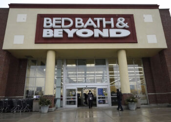Bed Bath & Beyond shares plunge after bankruptcy warning