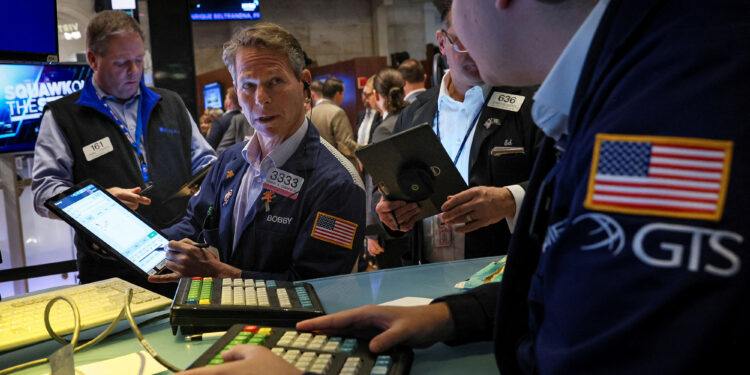 Dow jumps as jobless claims data eases rate worries